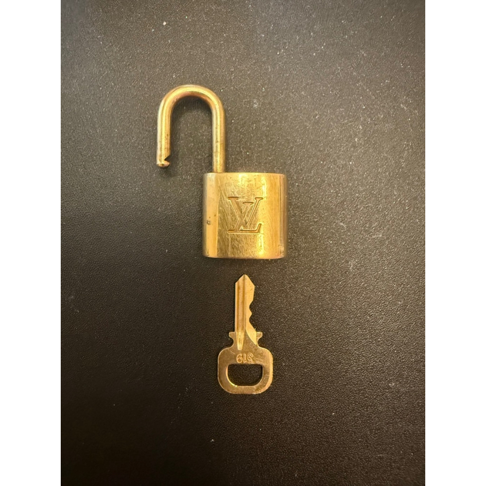 LV Lock & Key #319 - Picture 3 of 3